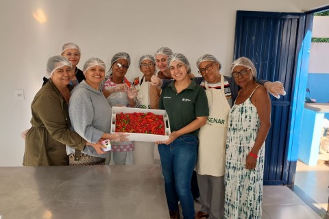 *CURSO DE CULTIVO E PROCESSAMENTO DE PIMENTA EM ARAGARÇAS: SABOR QUE IMPULSIONA!* 🌶️   *DA TERRA À MESA: PARTICIPANTES APRENDEM TÉCNICAS INOVADORAS PARA CULTIVAR E TRANSFORMAR PIMENTAS! 🔥*