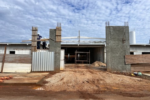 *Reconstrução da antiga Escola Dom José Selva segue avançando em Barra do Garças* 🏫🚧🏗