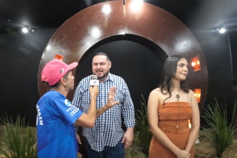 Abertura da Festa do Peão de General Carneiro com a dupla Jads e Jadson.