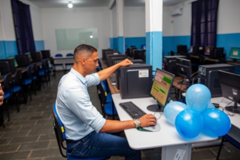 Escola Cívico-Militar Zélia Diniz recebe 26 computadores para o laboratório de informática