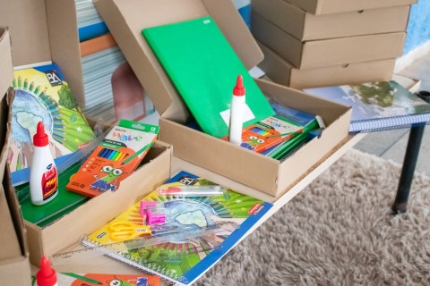 *Prefeitura de Barra do Garças entrega quase oito mil kits escolares em 2025*  🤩📚✏️✨✅