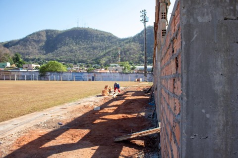 *Reforma do Estádio Zeca Costa avança a passos largos em Barra do Garças* 🏟🤩✨