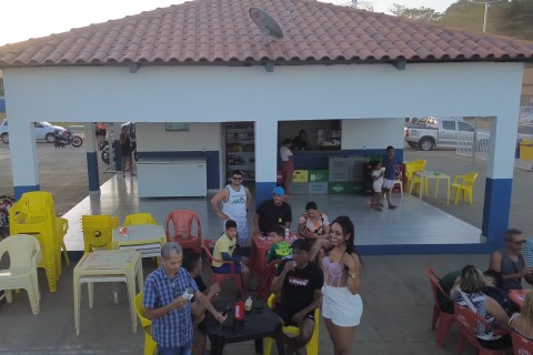 Deputado Federal na cidade de Araguaiana em visita a cidade e vendo as belezas do Porto da cidade. veja também a praia do Registro do Araguaia
