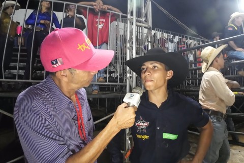 Veja como foi a primeira noite da Festa do Peão de Araguaiana MT.