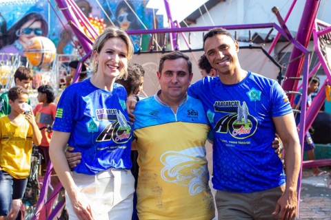 Câmara Municipal de Aragarças homenageia ex-secretária de Educação e equipe com moção de aplausos pela conquista do Selo Ouro Nacional  A Câmara Municipal de Aragarças, localizada a 375 km de Goiânia, realizou uma Sessão Ordinária para homenagear a ex-secretária municipal de Educação, Raqueline Galvão e equipe com uma Moção de Aplausos.