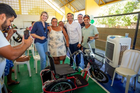 Adjane Cristina Ganha Mobilidade com Triciclo Motorizado em Aragarças  Na cidade de Aragarças – GO (distante 375 km de Goiânia), um ato de solidariedade e parceria transformou a vida de Adjane Cristina.