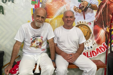 Mestre Jaguar é homenageado no Rio de Janeiro pelas quatro décadas de dedicação à capoeira em Aragarças  O município de Aragarças se orgulha de ter em sua história um verdadeiro ícone da capoeira: o Mestre Jaguar. Há mais de 40 anos, ele desenvolve e difunde essa arte esportiva, cultural e social, levando o nome da cidade para além das fronteiras g