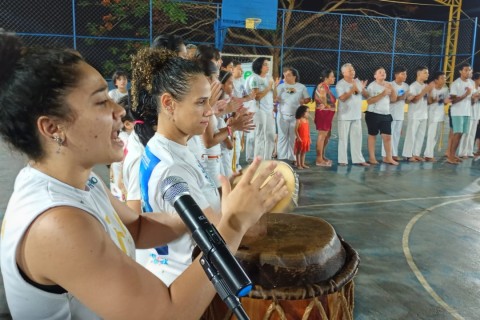 *Entrega de Uniformes do Projeto “Sinhá Capoeira” movimenta noite esportiva em Aragarças*